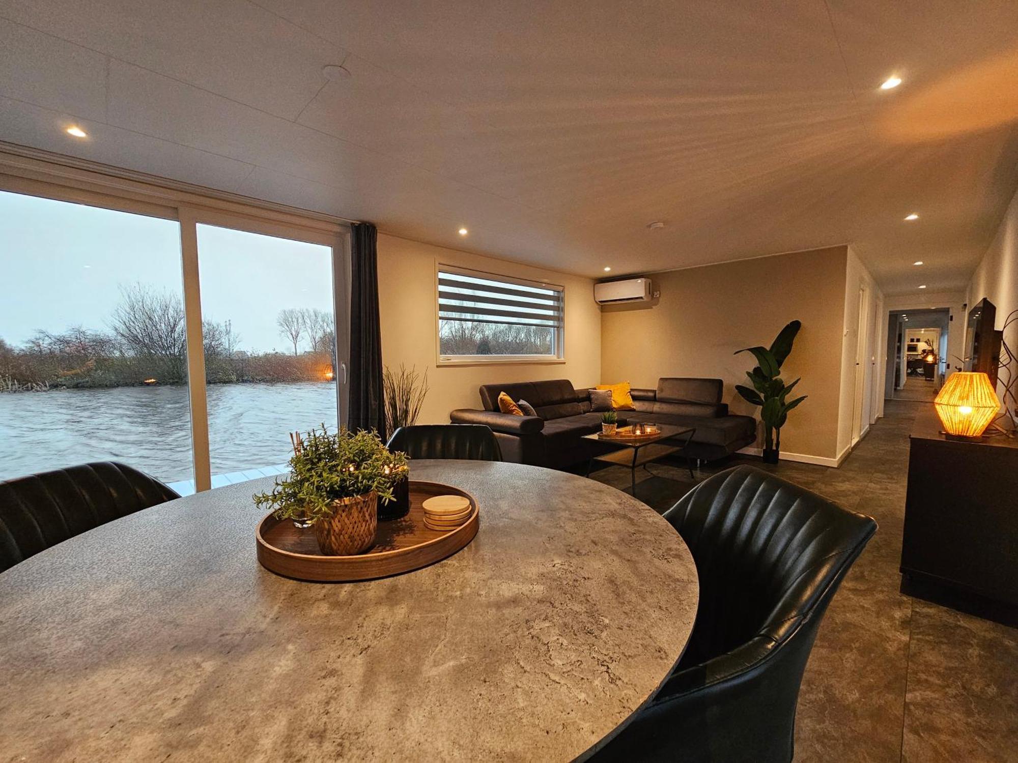 Luxe Woonboot In De Natuur Evt Met Console Bootje! Леуварден Екстериор снимка