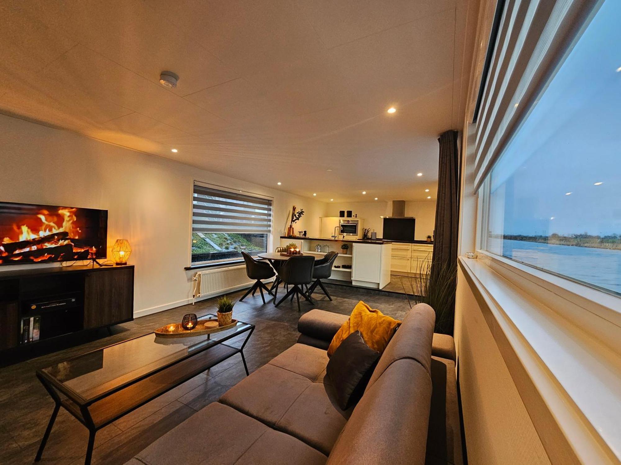 Luxe Woonboot In De Natuur Evt Met Console Bootje! Леуварден Екстериор снимка